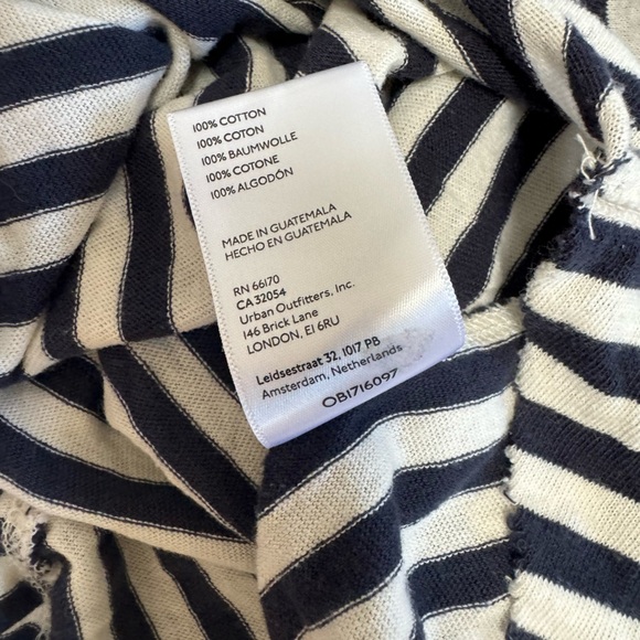 We The Free- FUN & FLATTERING striped top! Leave it flowy or tie a front knot - Picture 8 of 9